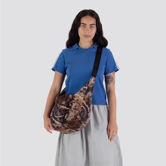 BAGGU Large Nylon Crescent Bag - Photo Forest - Picture 2 of 7